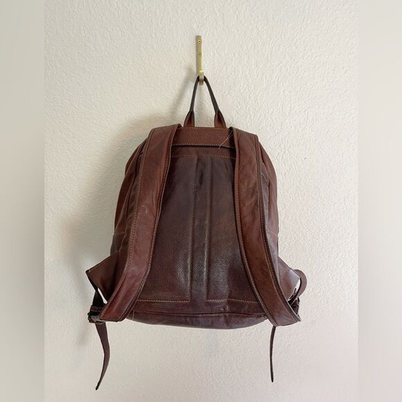 Frye Dylan rustic leather extra large Backpack in brown - Picture 3 of 15